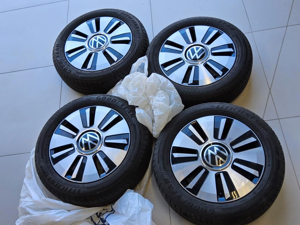 Fahrzeugabbildung Volkswagen e-up! Style Plus 32.3 kWh Automatik KlimaA|SHZG