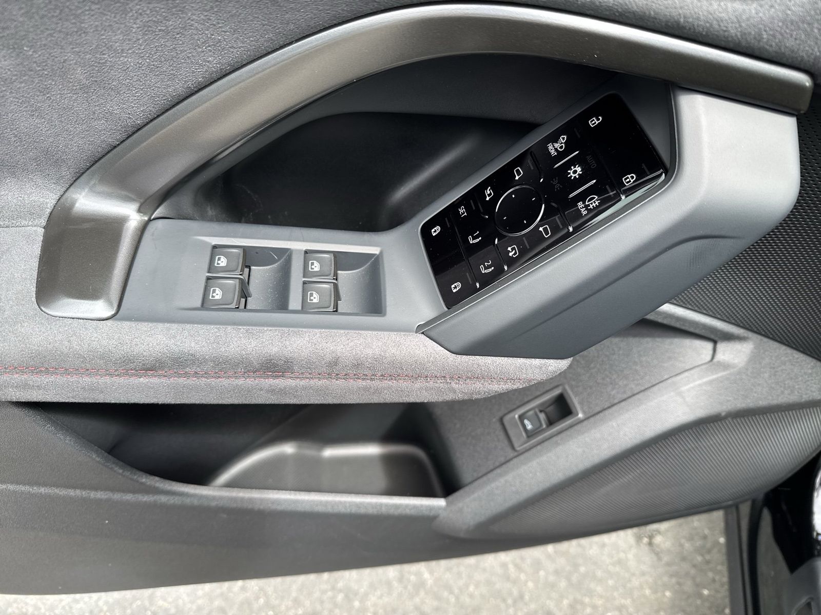 Fahrzeugabbildung Audi SQ5 Sportback TFSI 270 kW S tronic Matrix|B&O|AH - mit KI generiert/bearbeitet