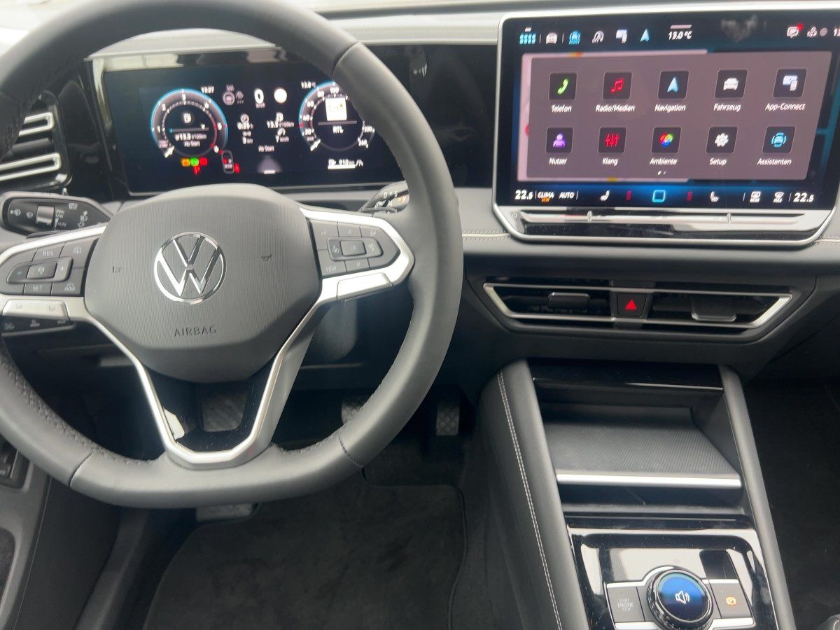 Fahrzeugabbildung Volkswagen Tiguan Elegance 2.0 l TDI DSG IQ.Light|Matrix|LM