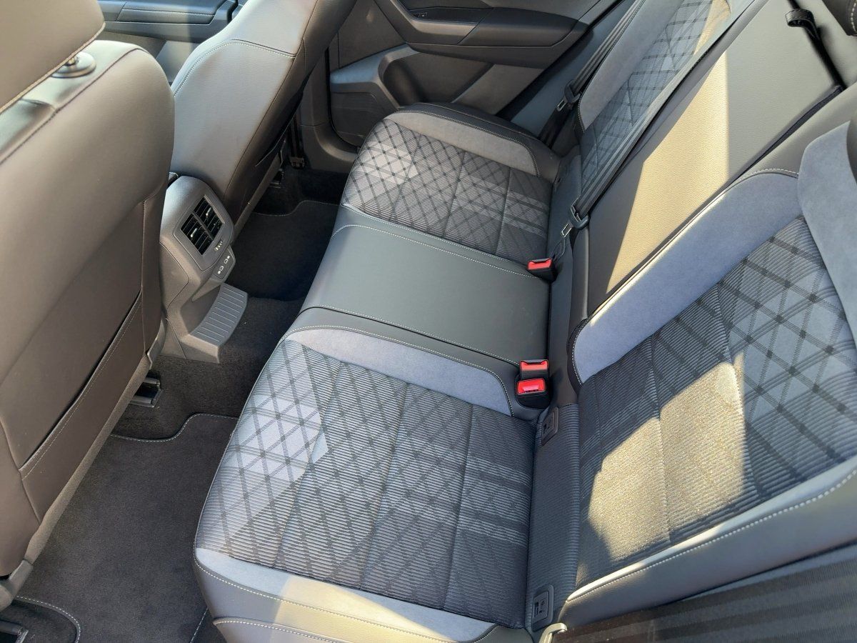 Fahrzeugabbildung Volkswagen T-Roc R-Line 1.5 l TSI OPF DSG CarPlay|ACC|LED