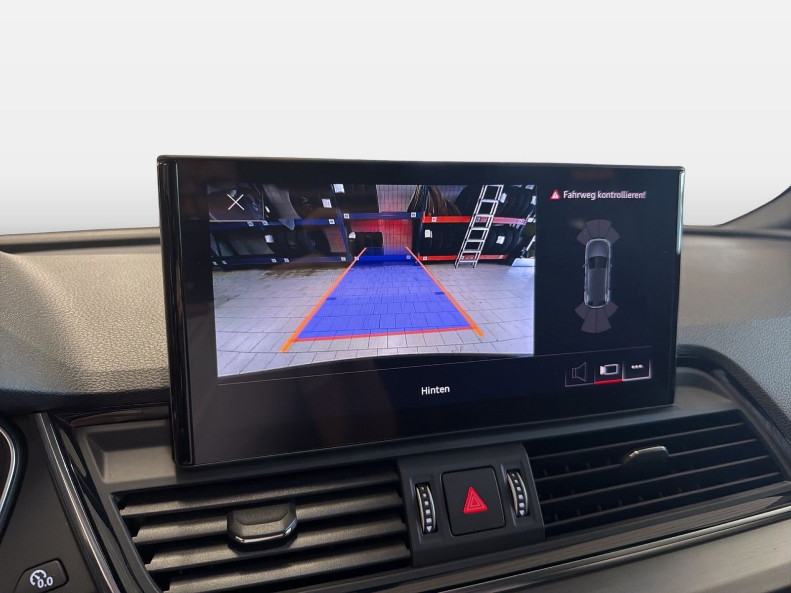 Fahrzeugabbildung Audi Q5 40 TDI quattro S line 2024 (Facelift) Matrix