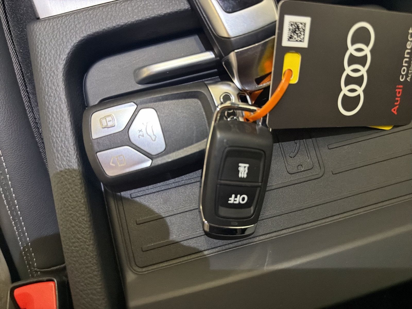 Fahrzeugabbildung Audi Q5 40 TDI quattro S line 2024 (Facelift) Matrix