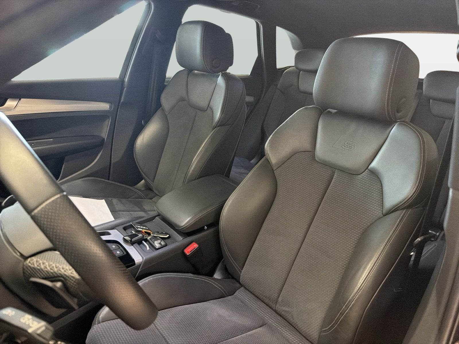 Fahrzeugabbildung Audi Q5 40 TDI quattro S line 2024 (Facelift) Matrix