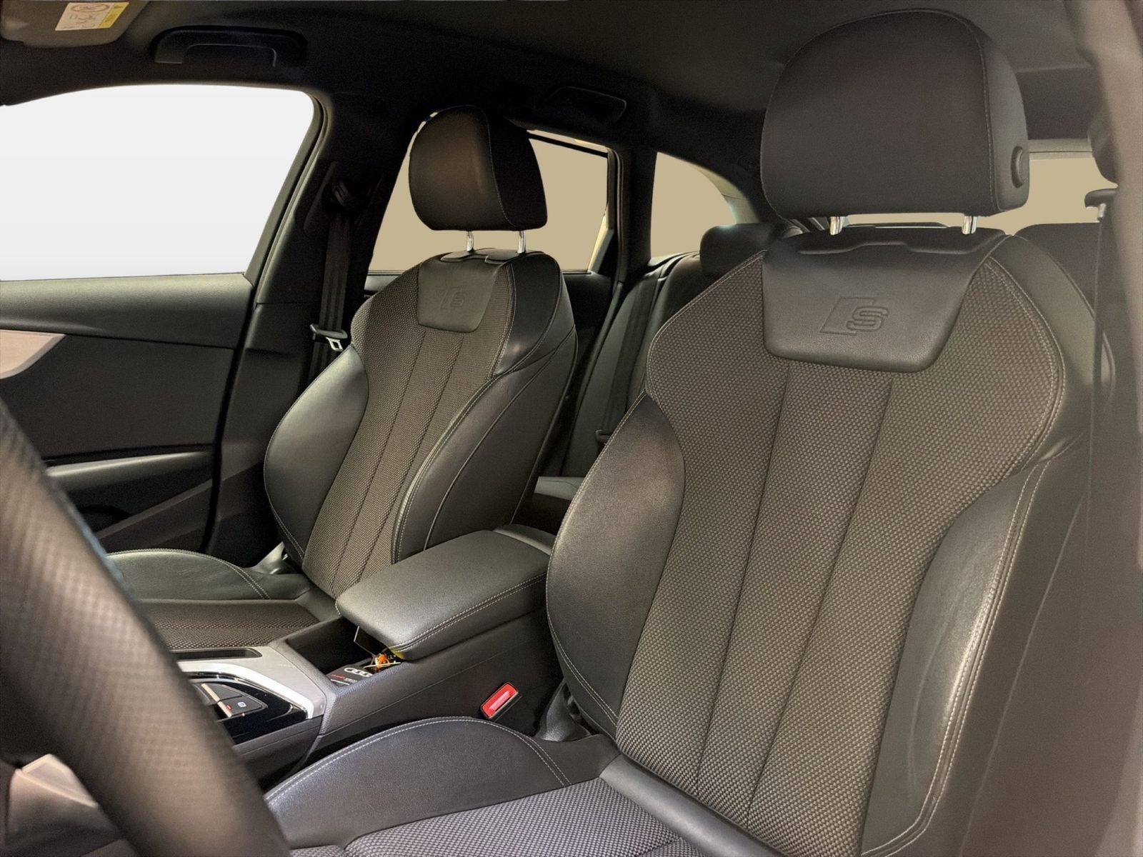 Fahrzeugabbildung Audi A4 Avant 40 TDI S tronic S line ACC|LED - mit KI generiert/bearbeitet