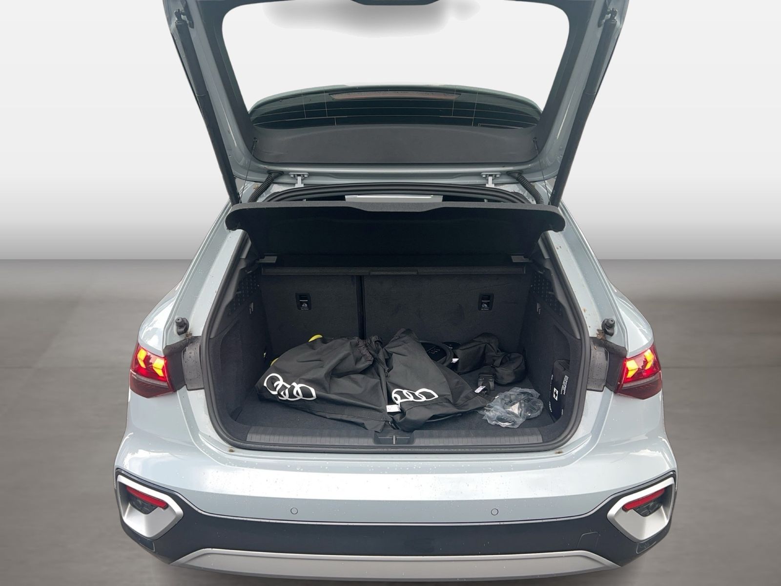 Fahrzeugabbildung Audi A3 allstreet 40 TFSI e S tronic Sonos|AHK|ACC|LM