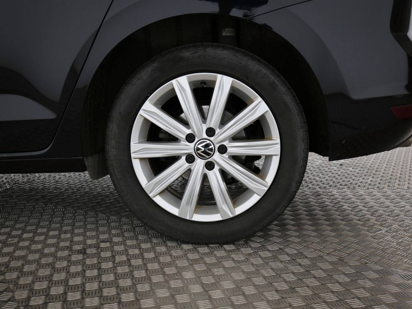 Fahrzeugabbildung Volkswagen Touran 2.0 TDI BMT Highline CarPlay|ACC|LED|Navi