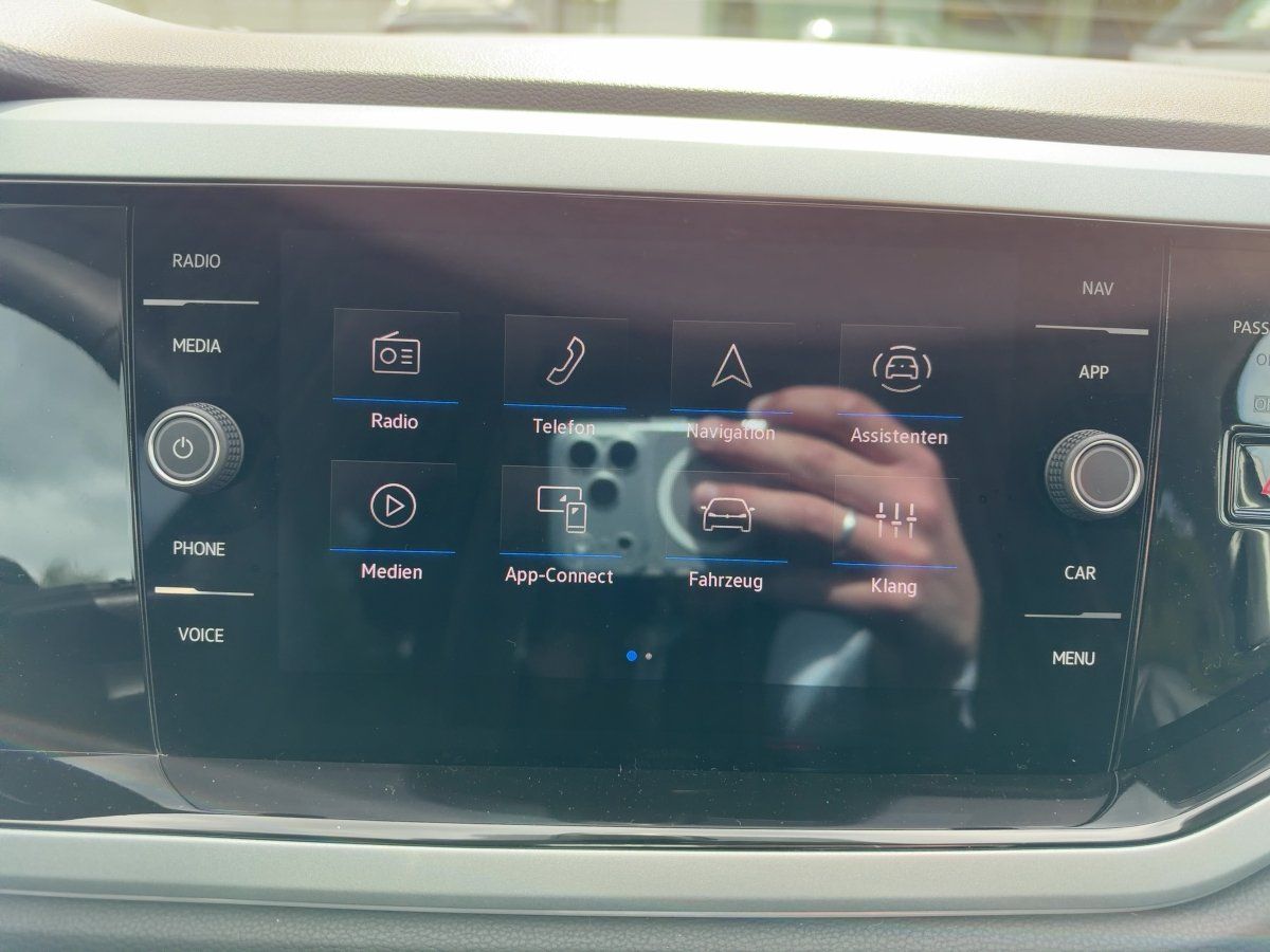 Fahrzeug autohaus mense Fahrzeugabbildung Volkswagen Polo ENERGY 1.0 l TSI DSG GJR AHK Kamera ACC LED - mit KI generiert/bearbeitet