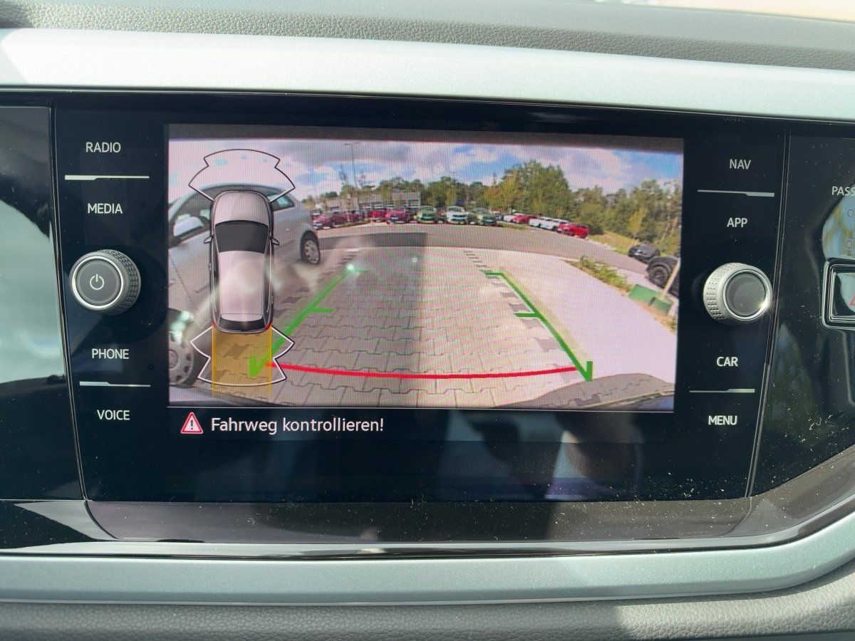 Fahrzeug autohaus mense Fahrzeugabbildung Volkswagen Polo ENERGY 1.0 l TSI DSG GJR AHK Kamera ACC LED - mit KI generiert/bearbeitet