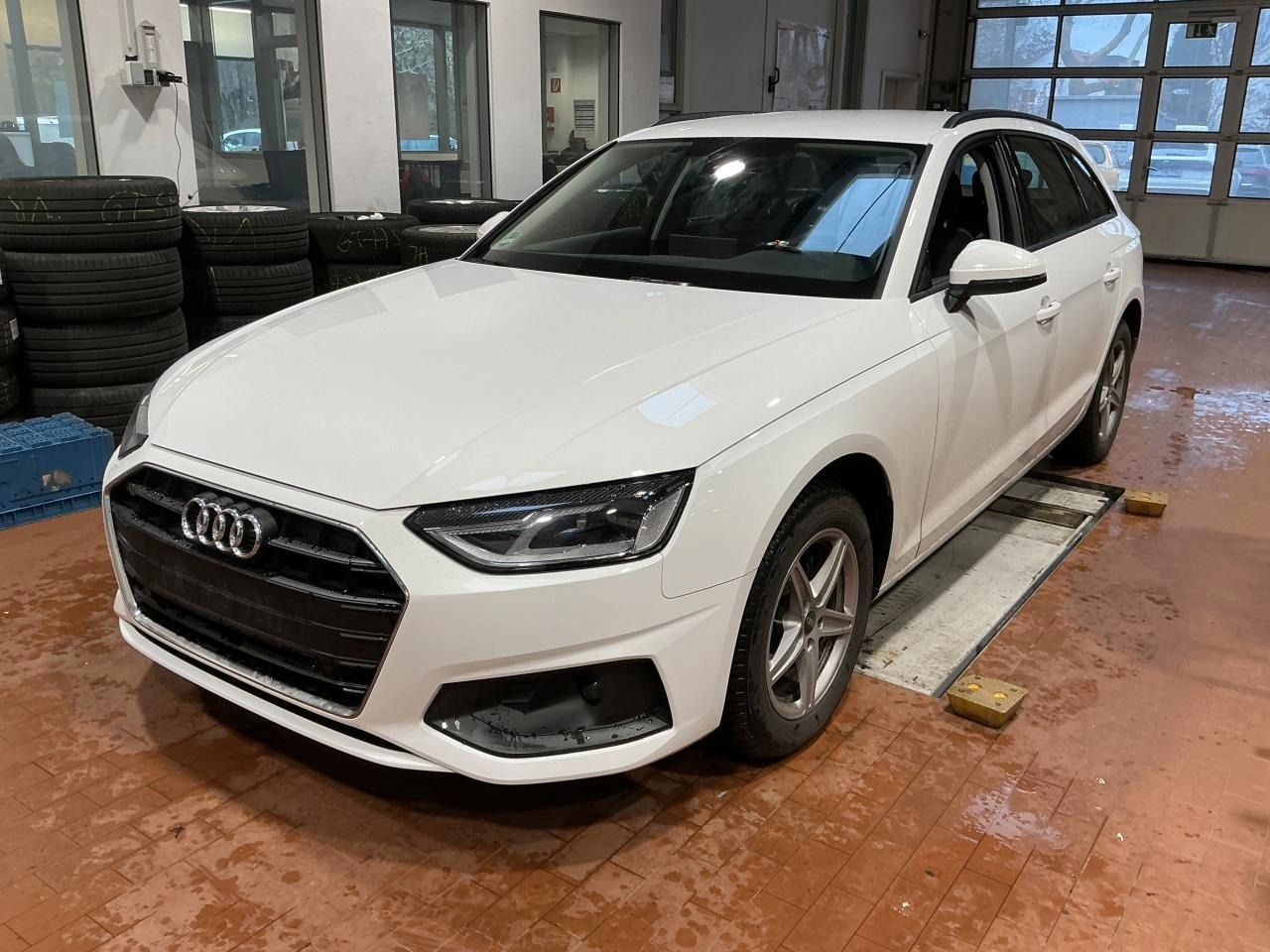 Fahrzeugabbildung Audi A4 Avant 35 TDI S tronic Navi|Akustikglas|KlimaA