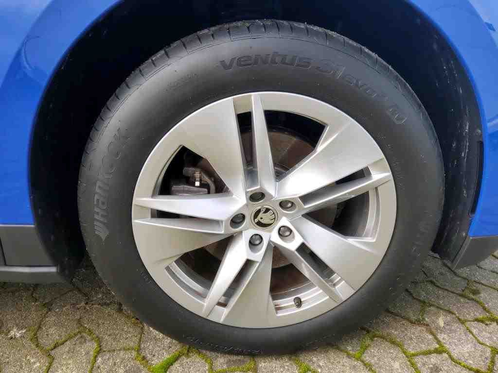 Fahrzeugabbildung SKODA Enyaq 50 Loft LED|VirtualCP|KlimaA|LaneAss|PDC