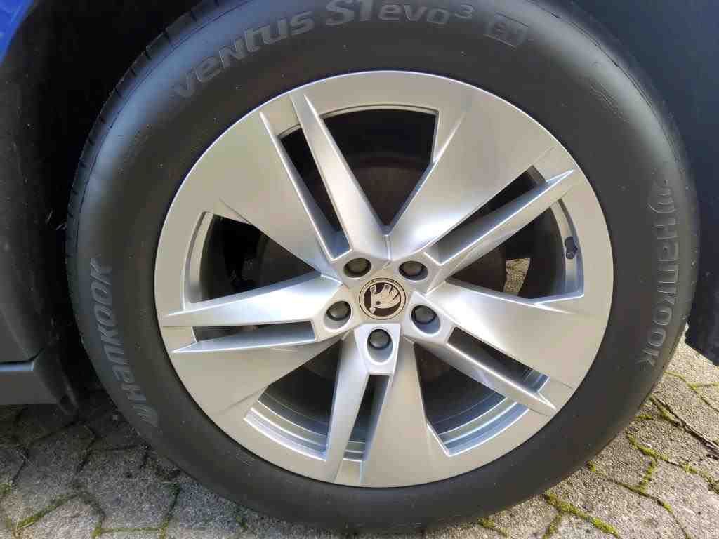 Fahrzeugabbildung SKODA Enyaq 50 Loft LED|VirtualCP|KlimaA|LaneAss|PDC