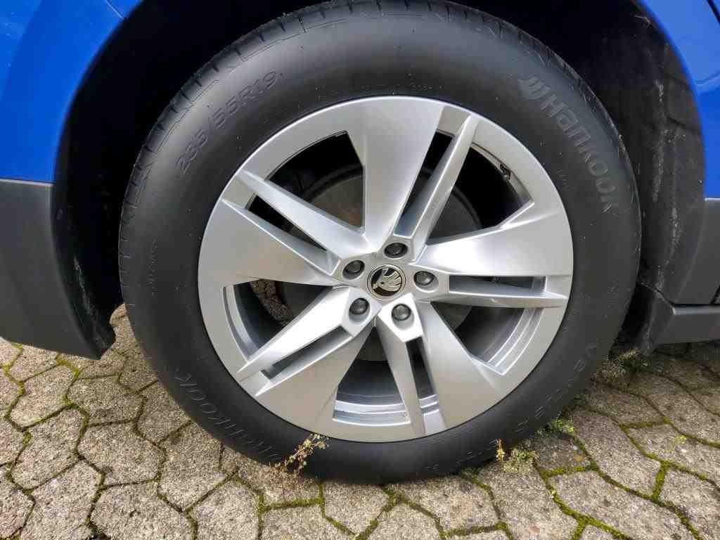 Fahrzeugabbildung SKODA Enyaq 50 Loft LED|VirtualCP|KlimaA|LaneAss|PDC