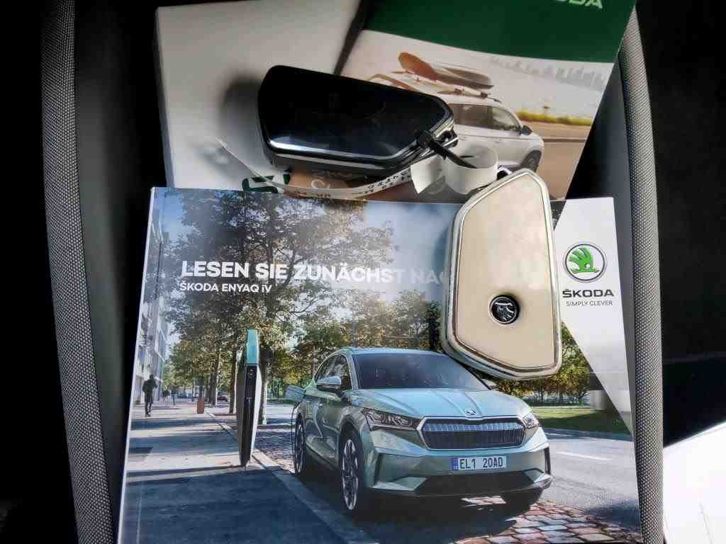 Fahrzeugabbildung SKODA Enyaq 50 Loft LED|VirtualCP|KlimaA|LaneAss|PDC