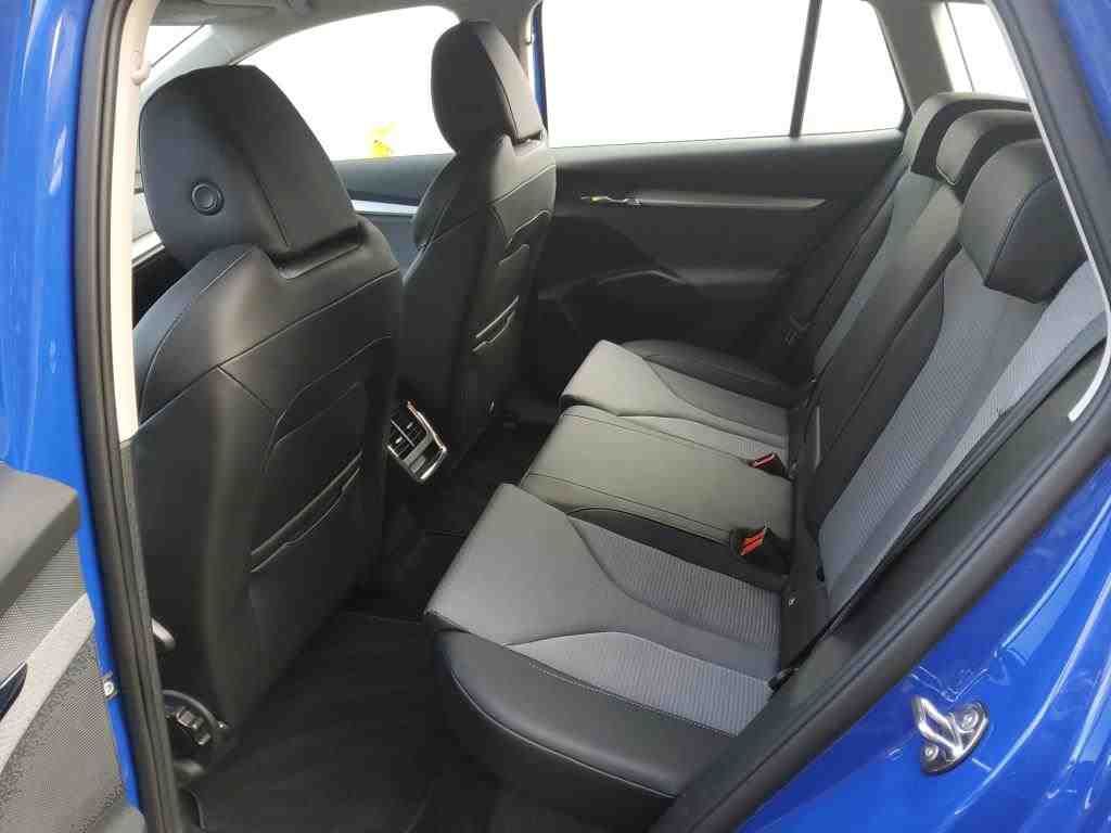 Fahrzeugabbildung SKODA Enyaq 50 Loft LED|VirtualCP|KlimaA|LaneAss|PDC