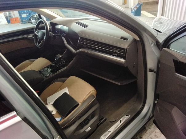 Fahrzeugabbildung Volkswagen Touareg 3.0TDI DSG 4-motion Elegance IQ.Light|LM