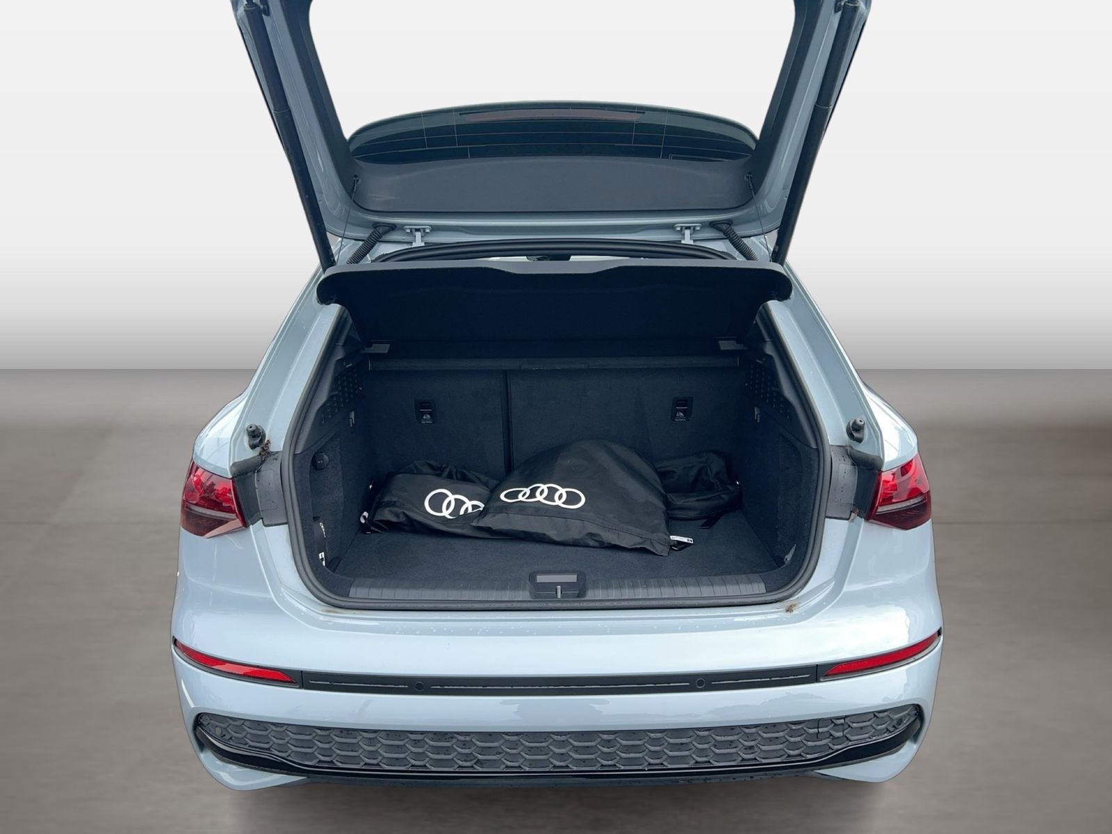 Fahrzeugabbildung Audi A3 Sportback 40 TFSI e S tronic S line Sonos|AHK