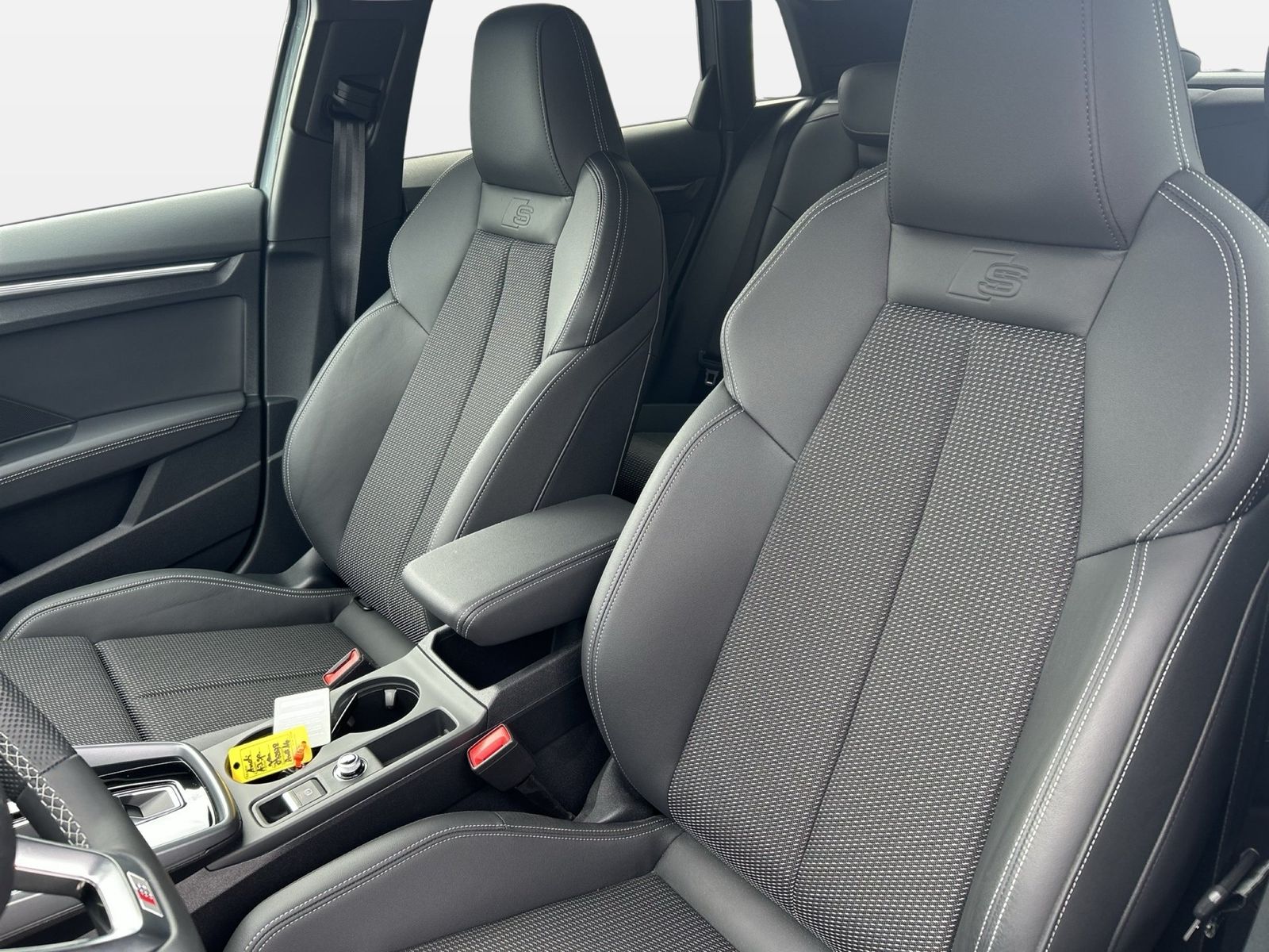 Fahrzeugabbildung Audi A3 Sportback 40 TFSI e S tronic S line Sonos|AHK