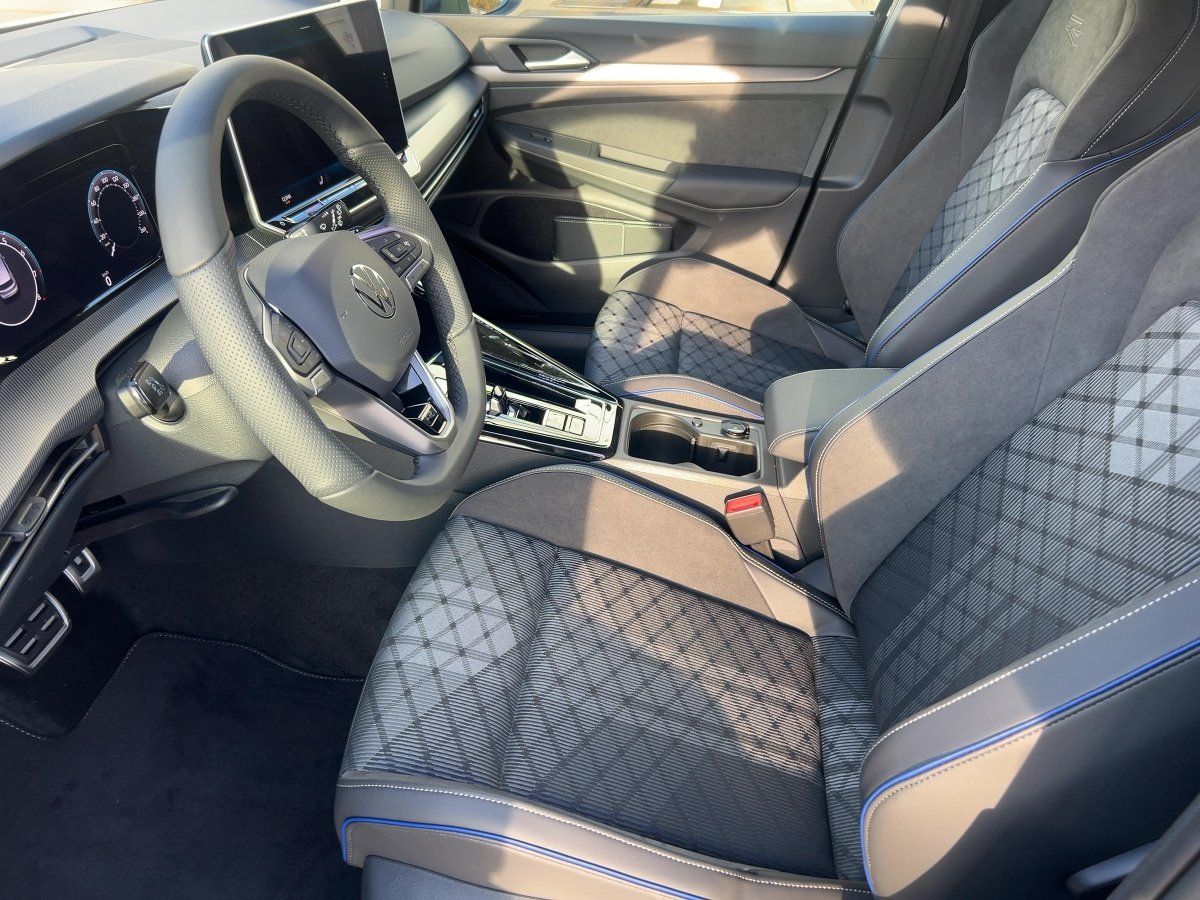 Fahrzeug autohaus mense Fahrzeugabbildung Volkswagen Golf R-Line 1.5 l eTSI OPF DSG IQ.Light|Matrix