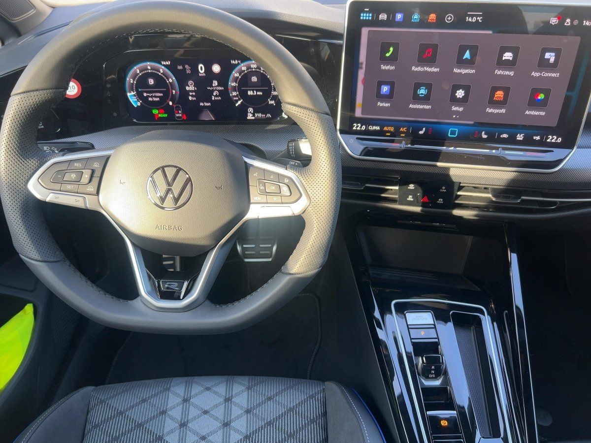 Fahrzeug autohaus mense Fahrzeugabbildung Volkswagen Golf R-Line 1.5 l eTSI OPF DSG IQ.Light|Matrix