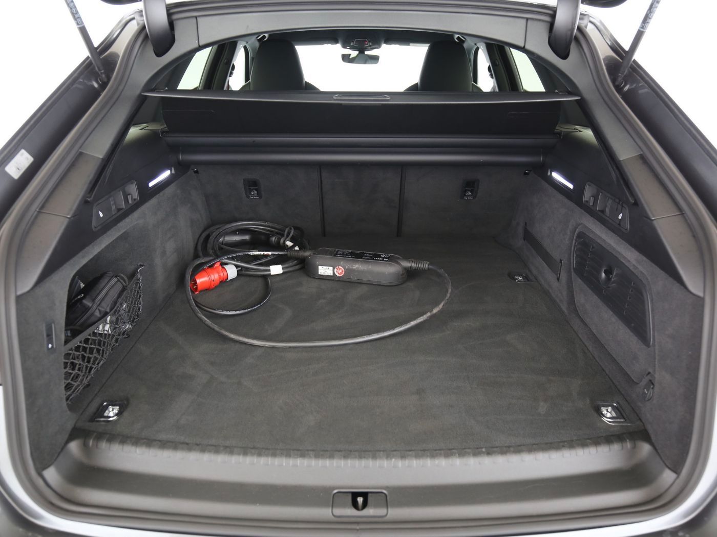 Fahrzeugabbildung Audi A6 Avant 55 TFSI e quattro sport 2022 Matrix|B&O