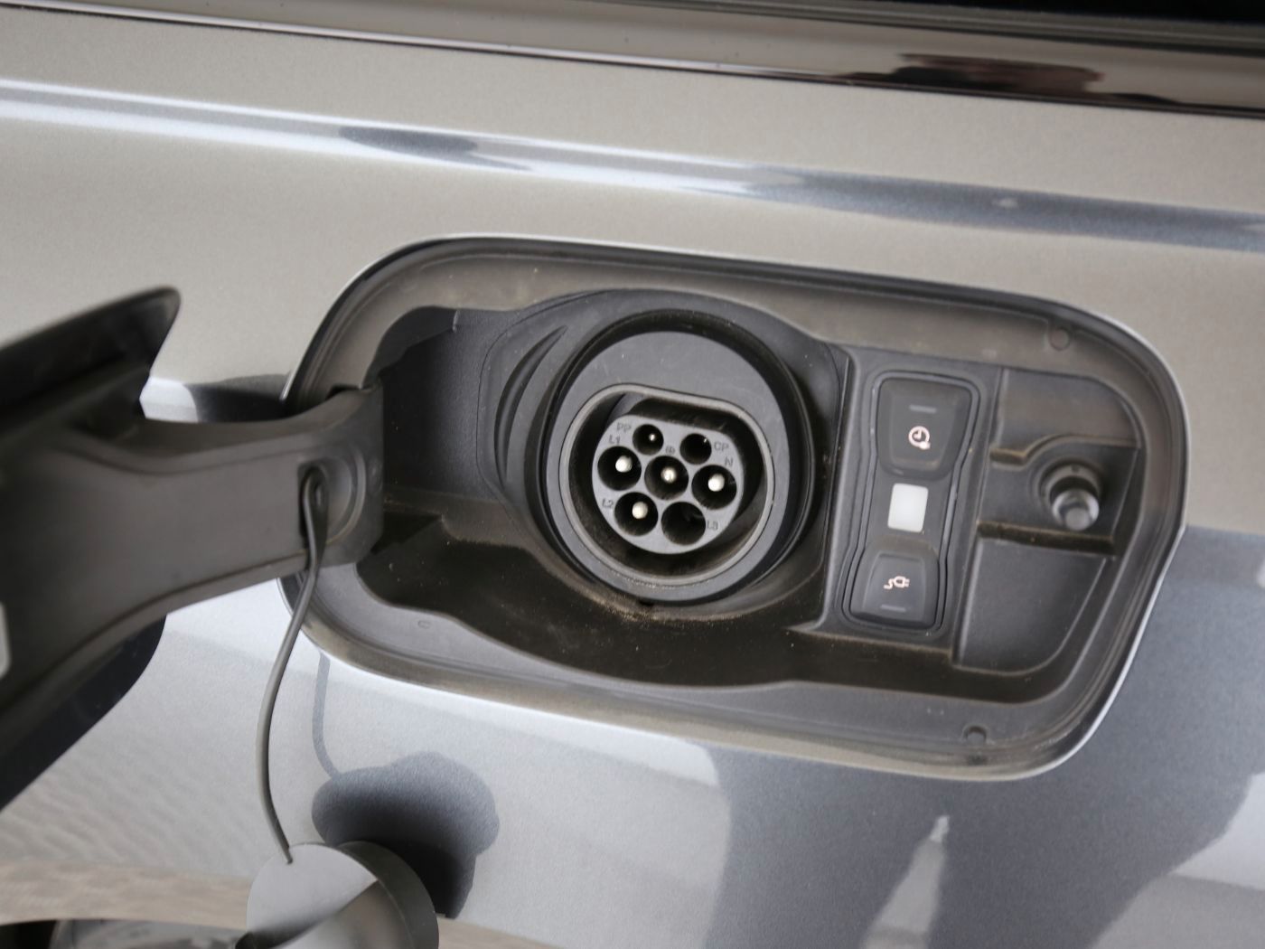 Fahrzeugabbildung Audi A6 Avant 55 TFSI e quattro sport 2022 Matrix|B&O