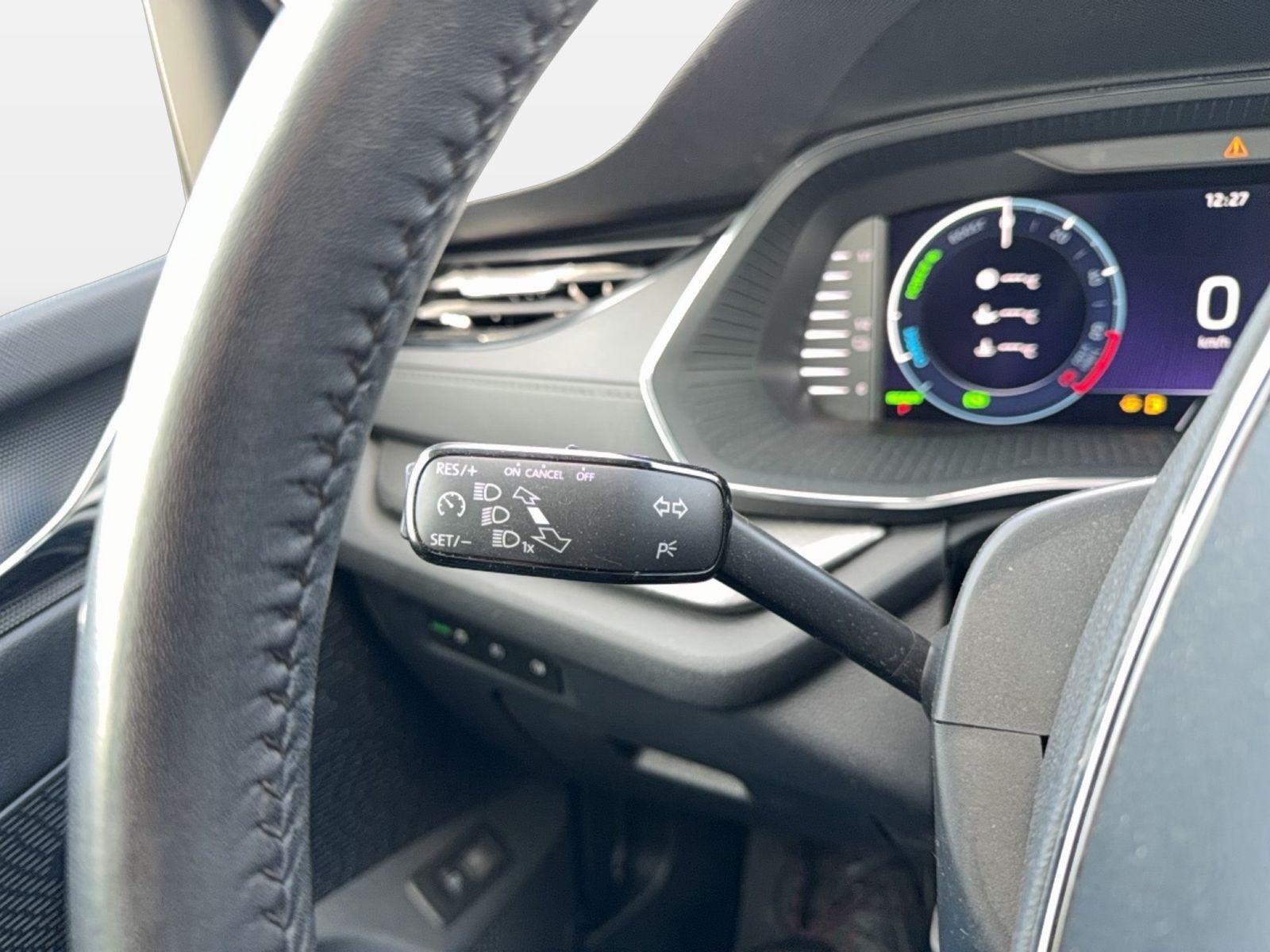 Fahrzeug autohaus mense Fahrzeugabbildung SKODA Octavia Combi 1.4l TSI iV 150kW 6-Gang-DSG LED|N - mit KI generiert/bearbeitet