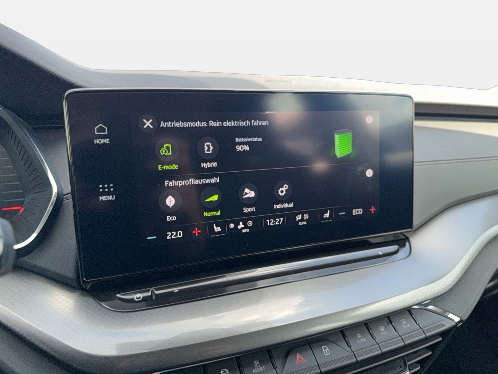 Fahrzeug autohaus mense Fahrzeugabbildung SKODA Octavia Combi 1.4l TSI iV 150kW 6-Gang-DSG LED|N - mit KI generiert/bearbeitet