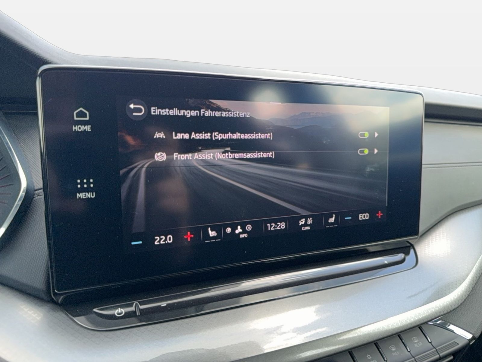 Fahrzeug autohaus mense Fahrzeugabbildung SKODA Octavia Combi 1.4l TSI iV 150kW 6-Gang-DSG LED|N - mit KI generiert/bearbeitet