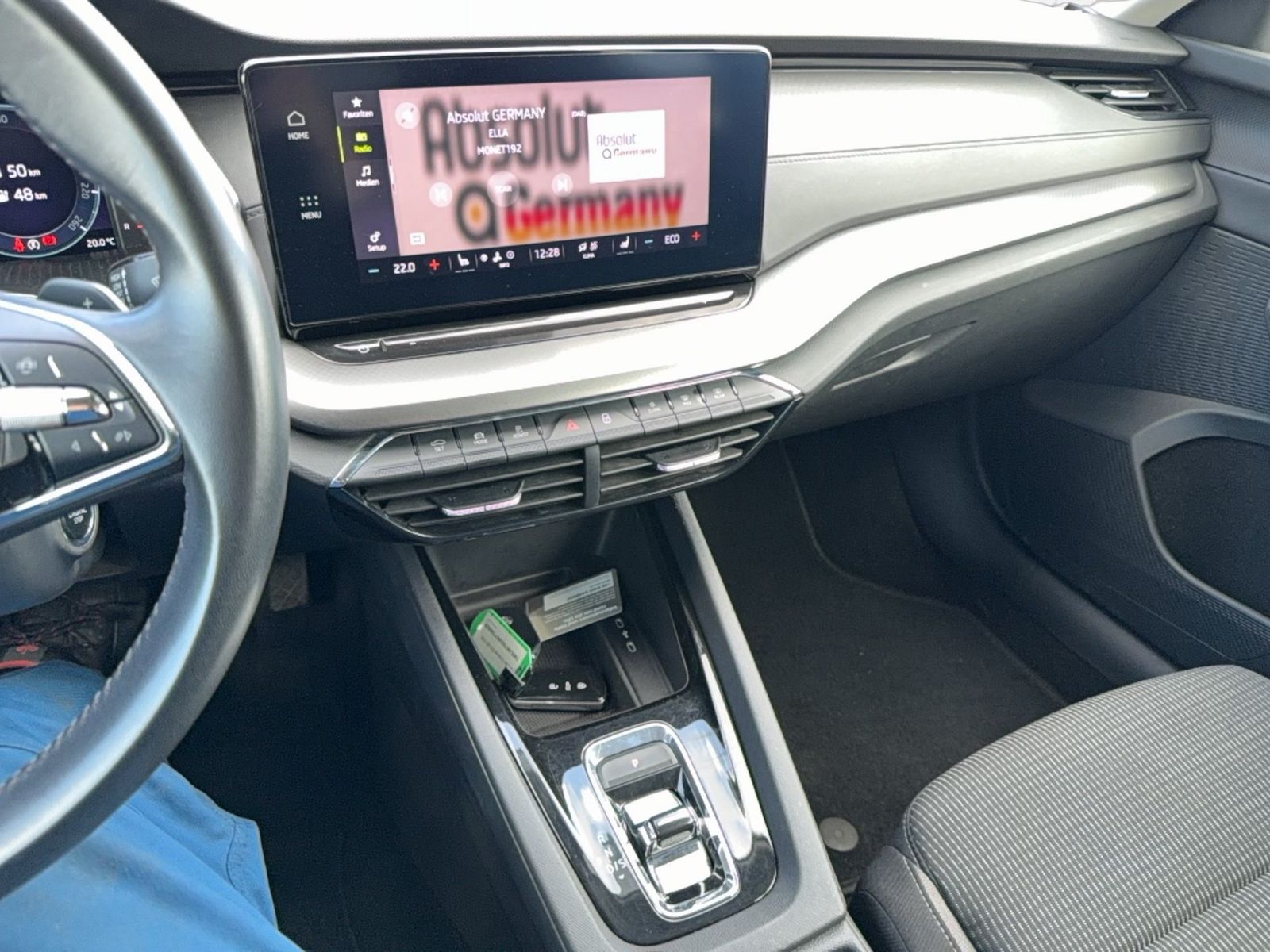 Fahrzeug autohaus mense Fahrzeugabbildung SKODA Octavia Combi 1.4l TSI iV 150kW 6-Gang-DSG LED|N - mit KI generiert/bearbeitet