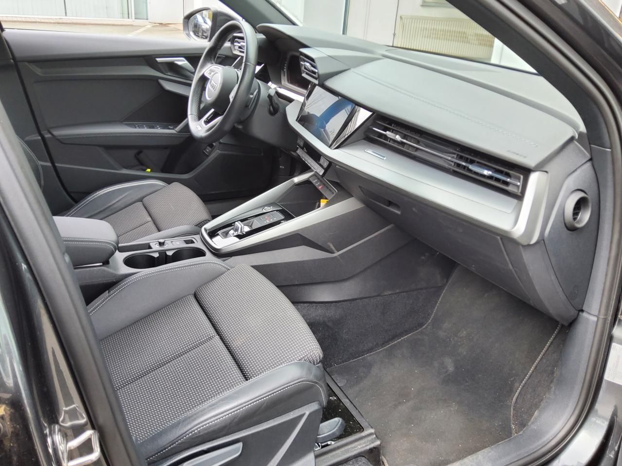 Fahrzeugabbildung Audi A3 Sportback 35 TFSI S tronic S line CarPlay|Nav