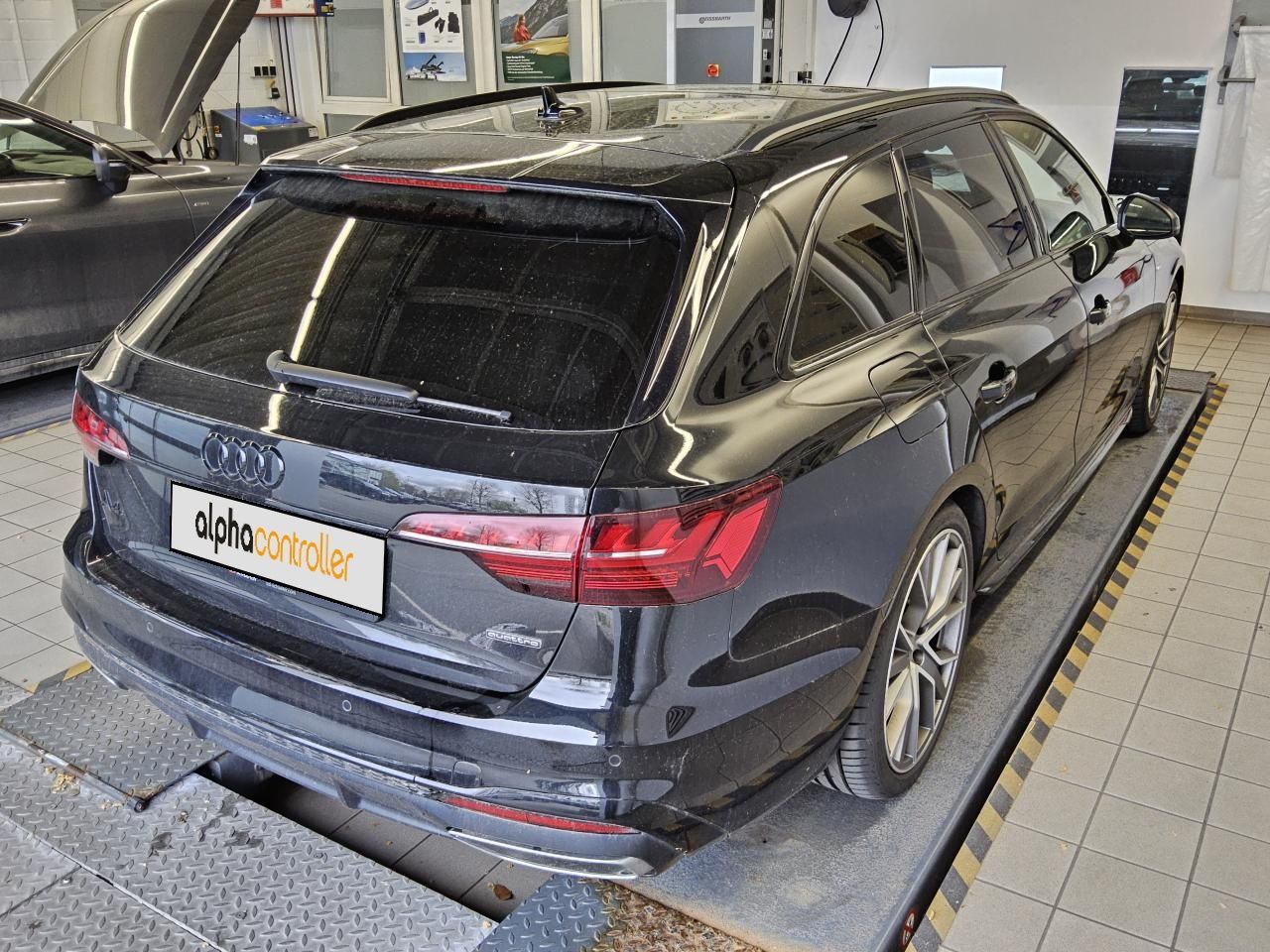 Fahrzeugabbildung Audi A4 Avant 40 TDI quattro S line 2023 (Facelift)