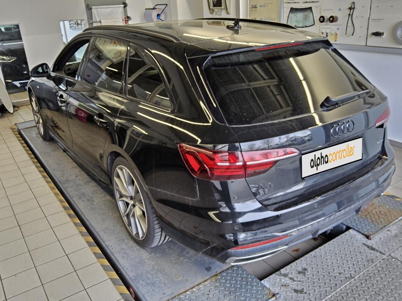 Fahrzeugabbildung Audi A4 Avant 40 TDI quattro S line 2023 (Facelift)
