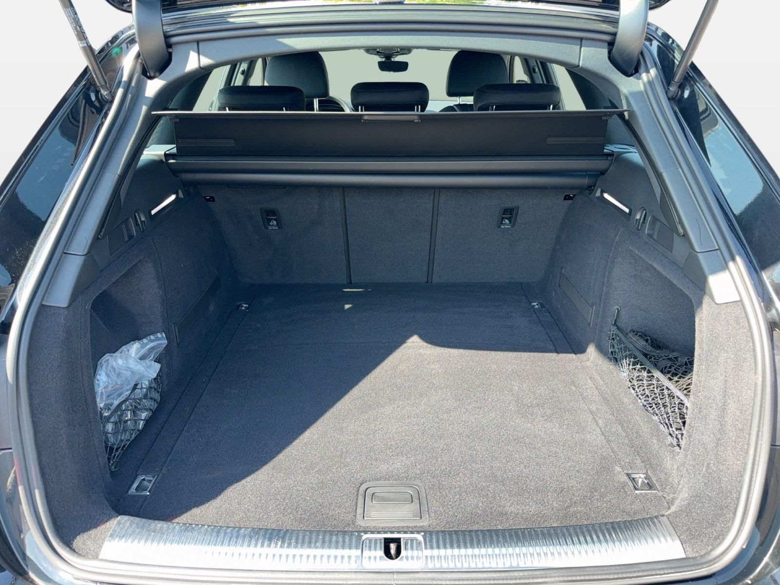Fahrzeugabbildung Audi A4 Avant 40 TFSI quattro advanced 2 (Facelift)