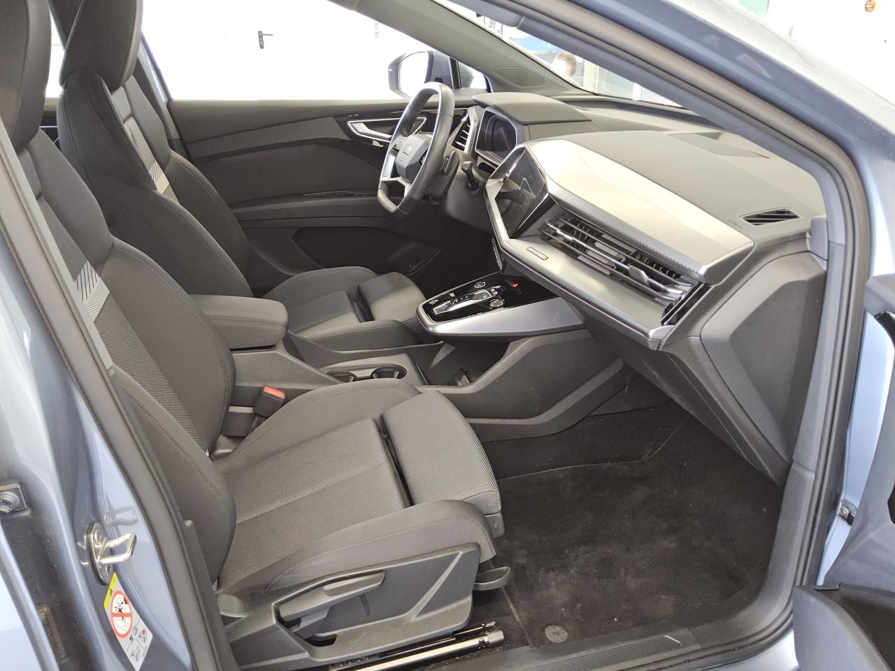 Fahrzeugabbildung Audi Q4 e-tron 40 Advanced Matrix|AHK|Standhzg|ACC|LM