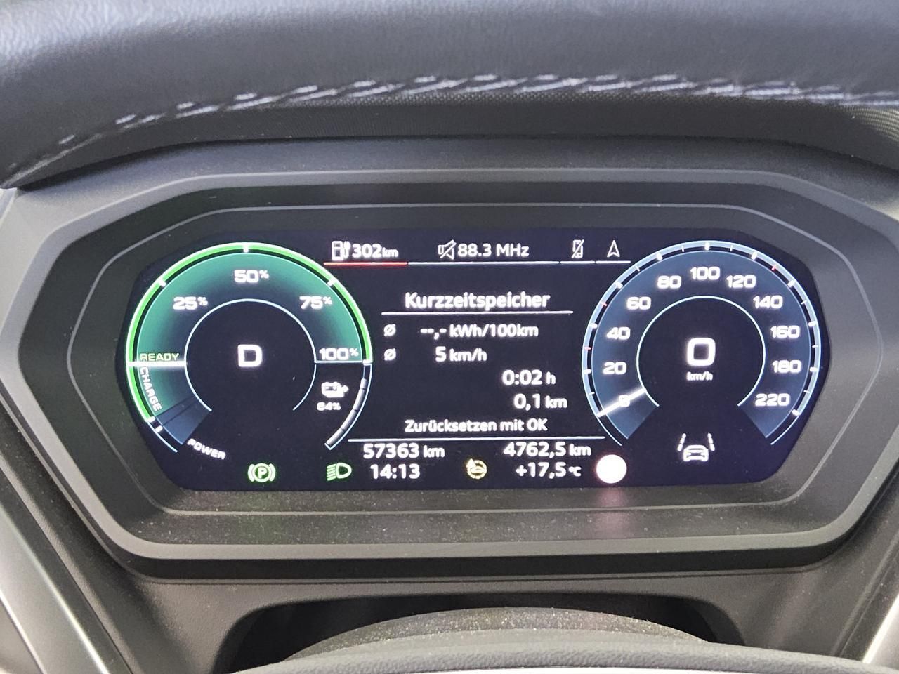 Fahrzeugabbildung Audi Q4 e-tron 40 Advanced Matrix|AHK|Standhzg|ACC|LM