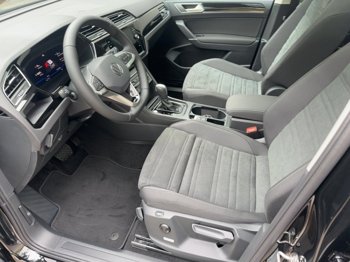 Fahrzeugabbildung Volkswagen Touran 2.0 TDI DSG Highline R-Line 7-Sitzer AHK