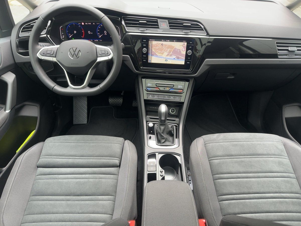 Fahrzeugabbildung Volkswagen Touran 2.0 TDI DSG Highline R-Line 7-Sitzer AHK