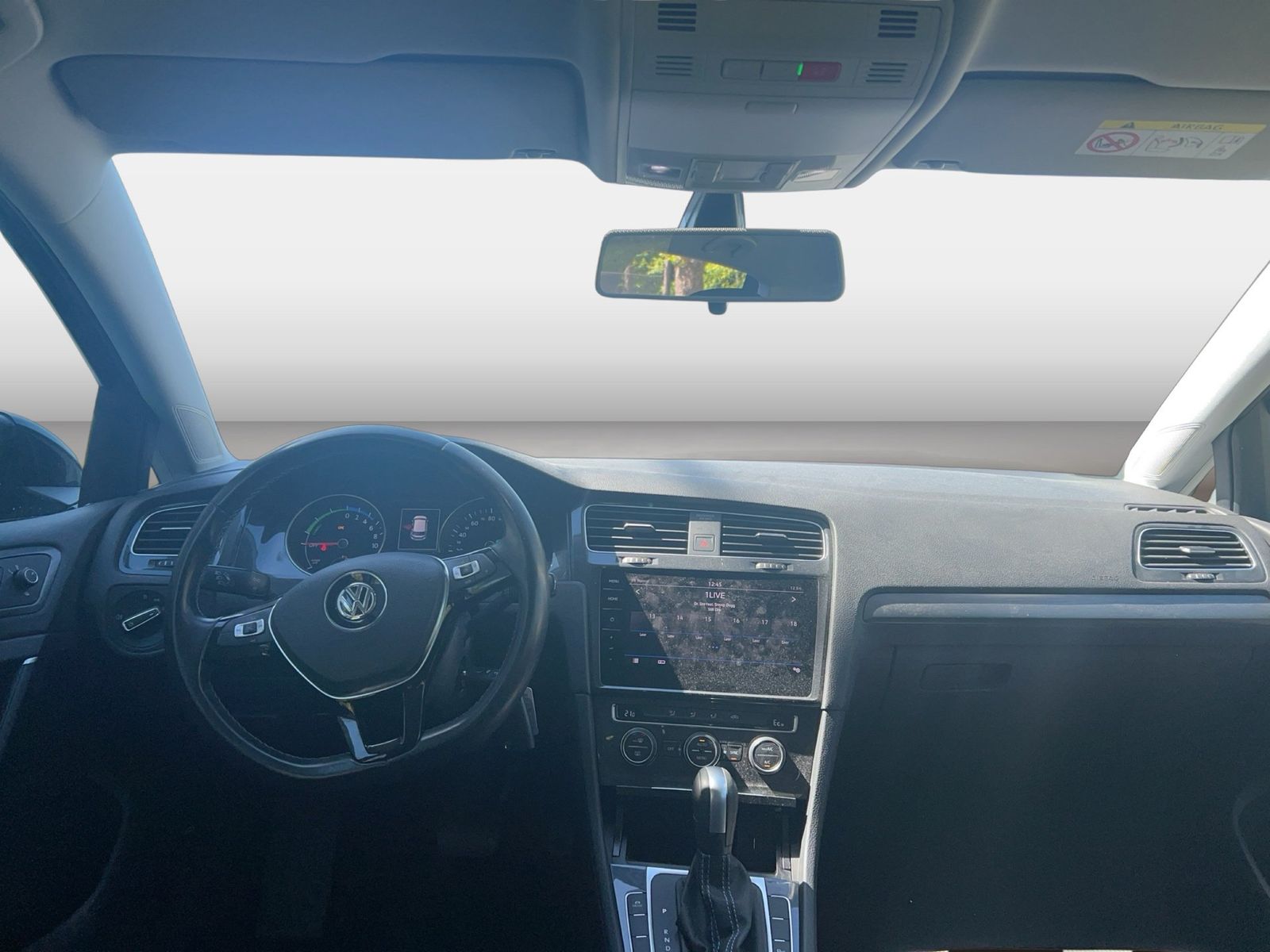 Fahrzeugabbildung Volkswagen Golf VII e-Golf CarPlay|LED|Navi|Facelift|KlimaA