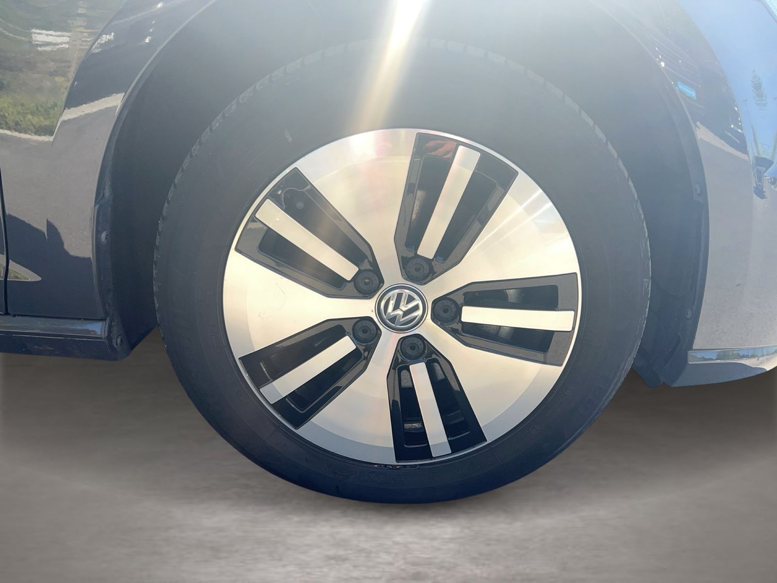 Fahrzeugabbildung Volkswagen Golf VII e-Golf CarPlay|LED|Navi|Facelift|KlimaA