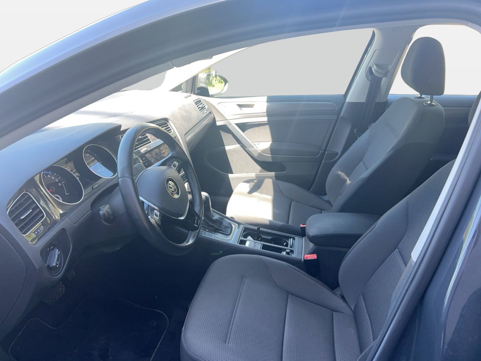 Fahrzeugabbildung Volkswagen Golf VII e-Golf CarPlay|LED|Navi|Facelift|KlimaA