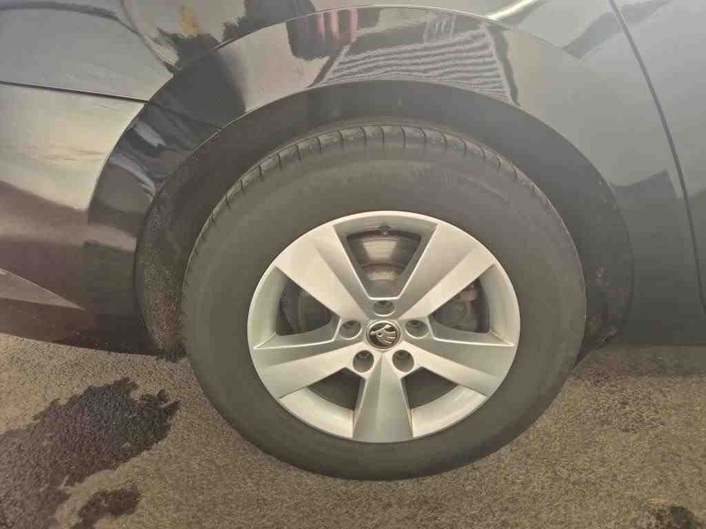 Fahrzeugabbildung SKODA Superb Combi 2.0 TDI Ambition Standhzg|4xSHZG|LM