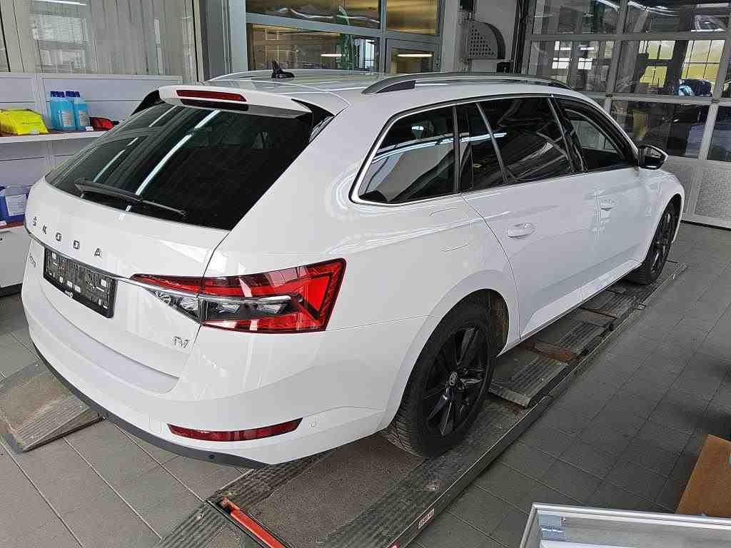 Fahrzeugabbildung SKODA Superb Combi Style 1.4l TSI iV 160kW 6-Gang-DSG