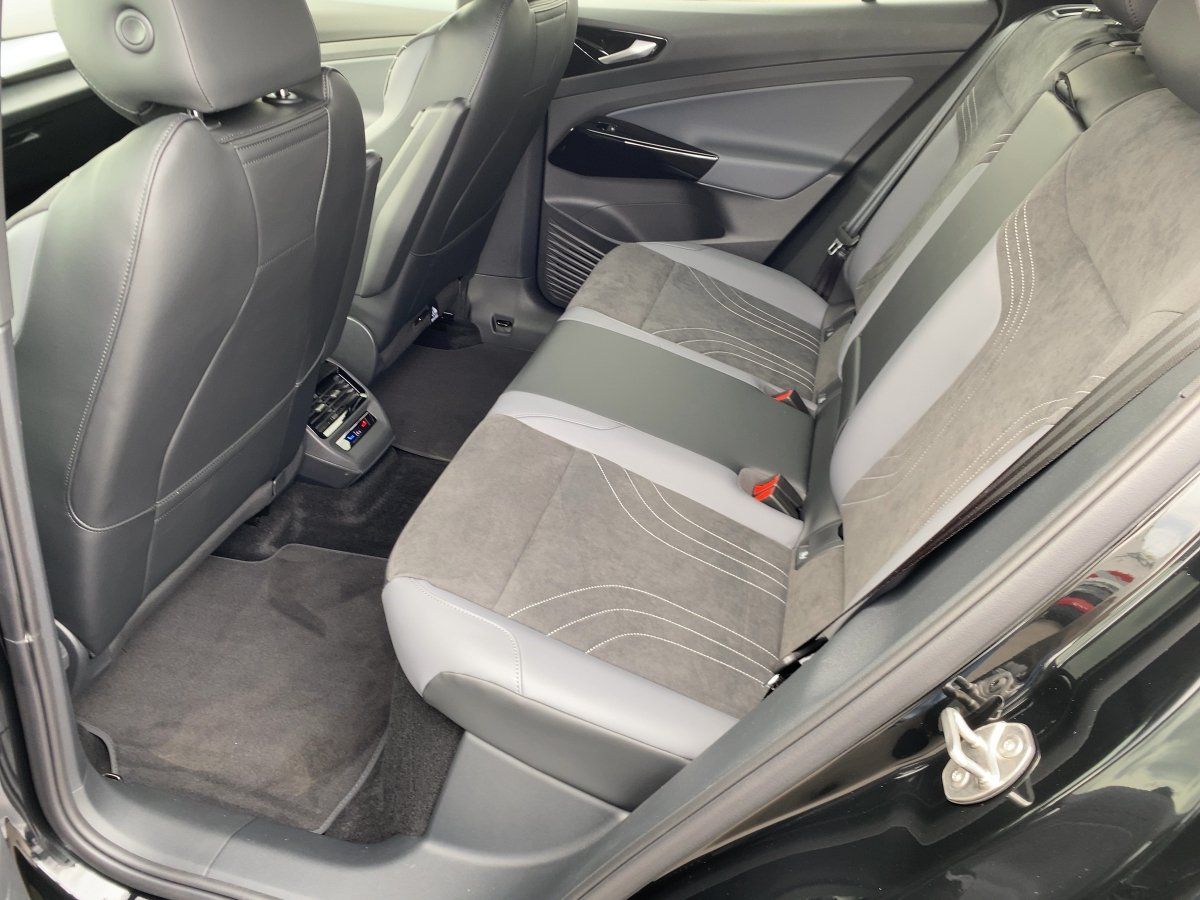 Fahrzeugabbildung Volkswagen ID.4 Pure ENERGY 52 kWh Navi eKlappe Keyless ACC