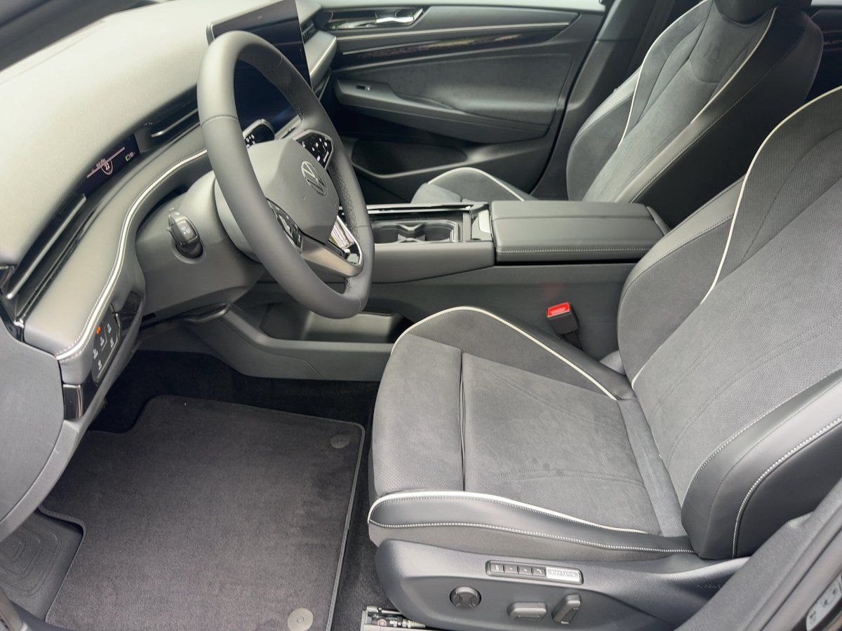 Fahrzeugabbildung Volkswagen ID.7 Tourer Pro S 86 kWh Nav 360° eSitze IQ.Ligh