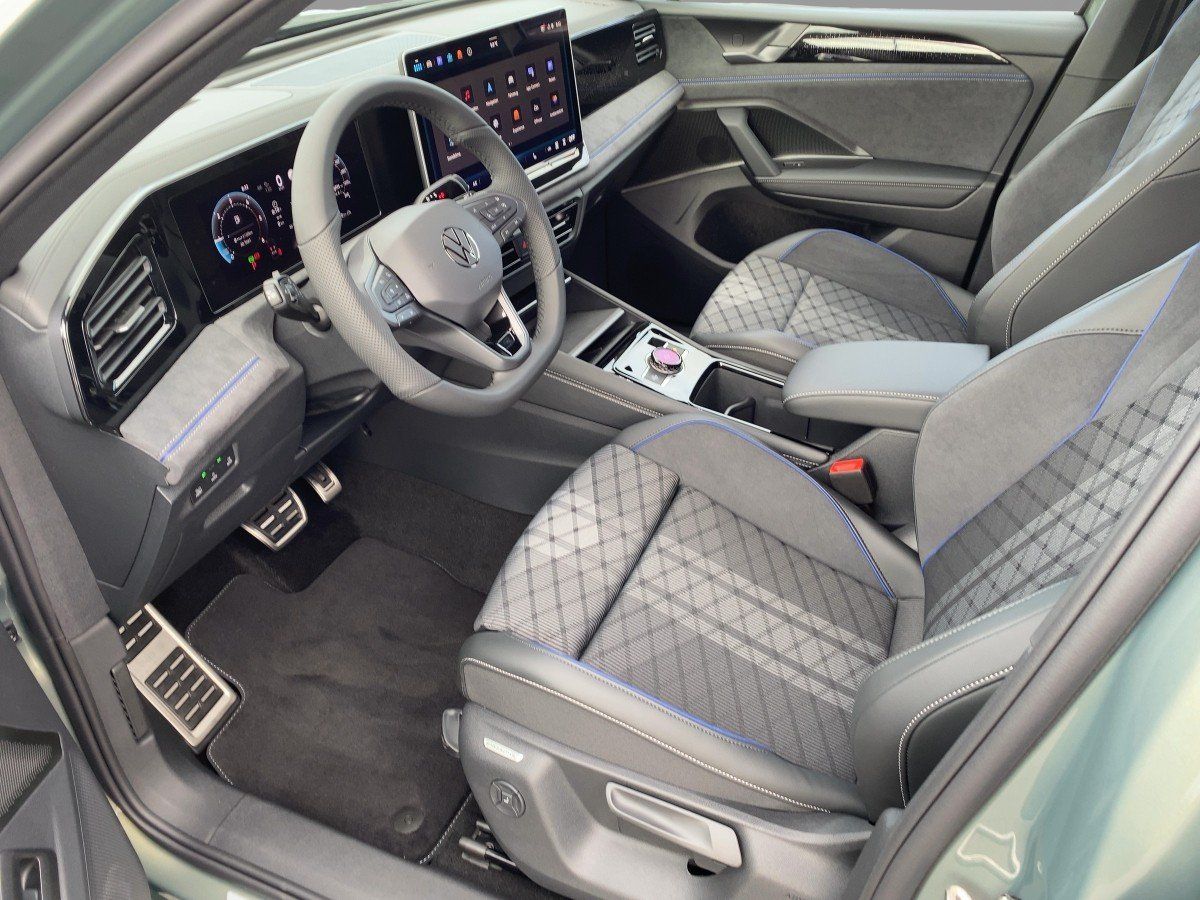 Fahrzeugabbildung Volkswagen Tiguan TDI 4M R-Line AHK Standhzg Pano Navi 360°