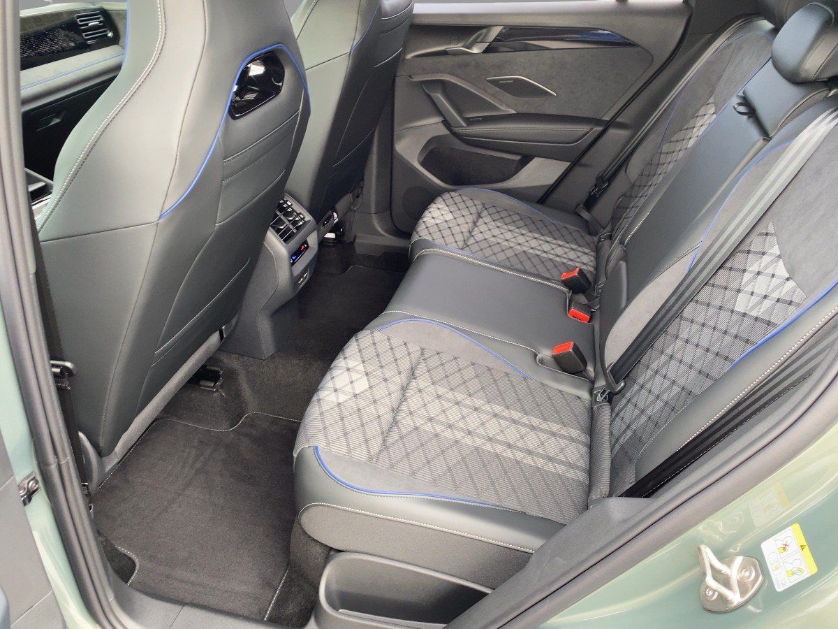 Fahrzeugabbildung Volkswagen Tiguan TDI 4M R-Line AHK Standhzg Pano Navi 360°