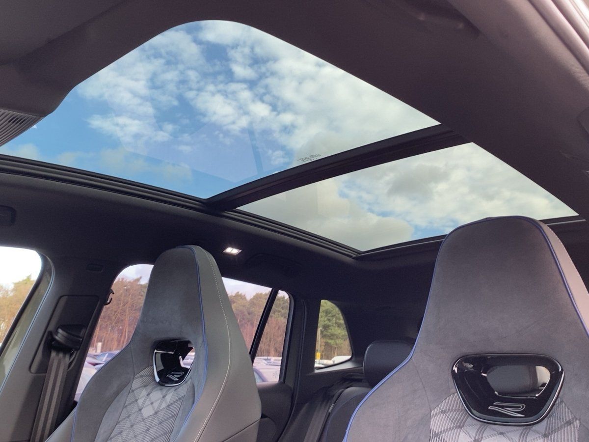 Fahrzeugabbildung Volkswagen Tiguan TDI 4M R-Line AHK Standhzg Pano Navi 360°
