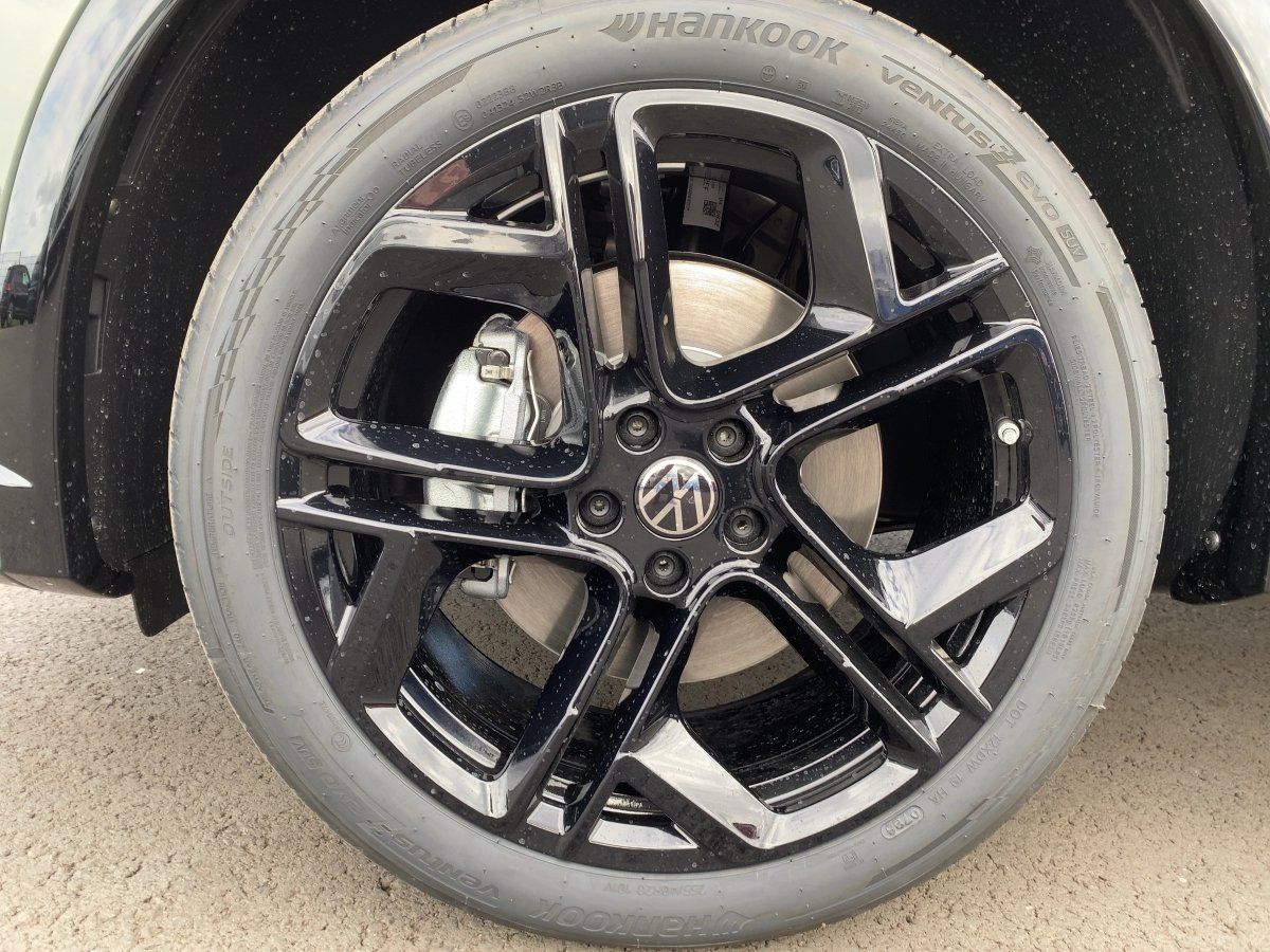 Fahrzeugabbildung Volkswagen Tiguan TDI 4M R-Line AHK Standhzg Pano Navi 360°