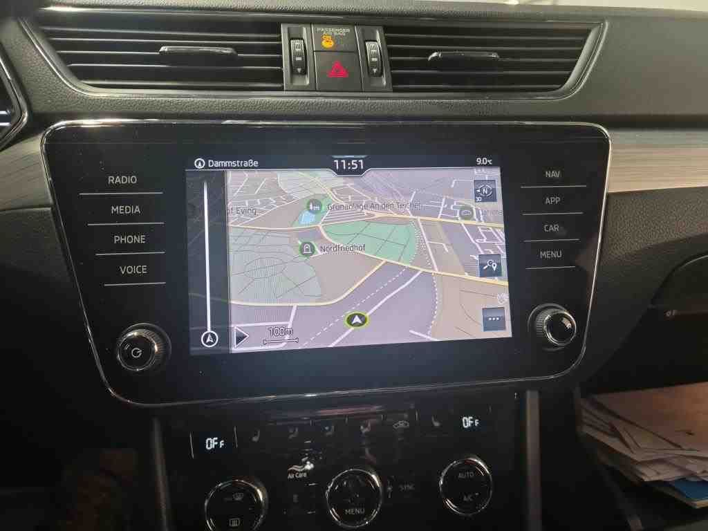 Fahrzeugabbildung SKODA Superb Combi 2.0 TDI Ambition Standhzg|4xSHZG|LM