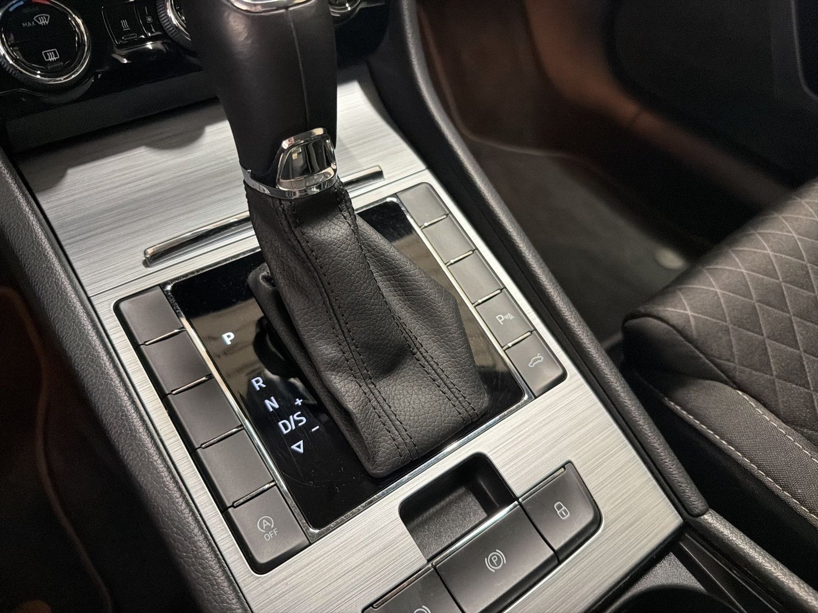 Fahrzeug autohaus mense Fahrzeugabbildung SKODA Superb Combi 2.0 TDI Ambition Standhzg|4xSHZG|LM